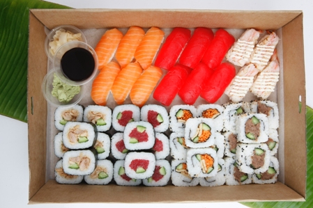 Assorted delux shushi platter 60Pc _HP_0193 (2)